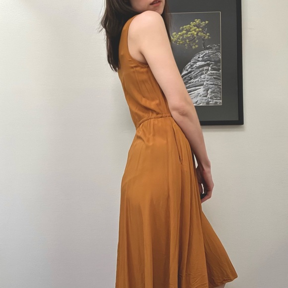 Dresses & Skirts - UNIQLO • umber drawstring dress